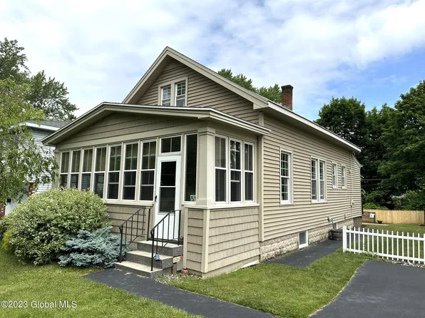 51 Greenway N, Albany, NY 12208