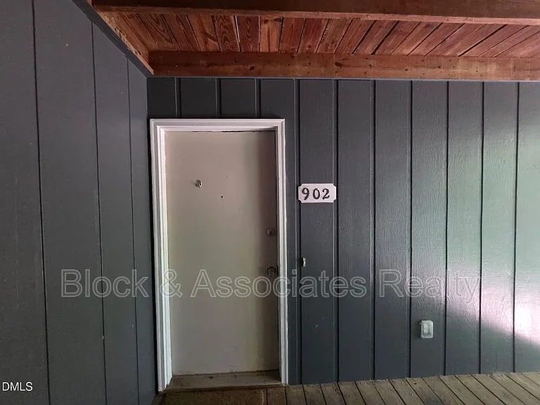 902 W Chatham St — Photo 2