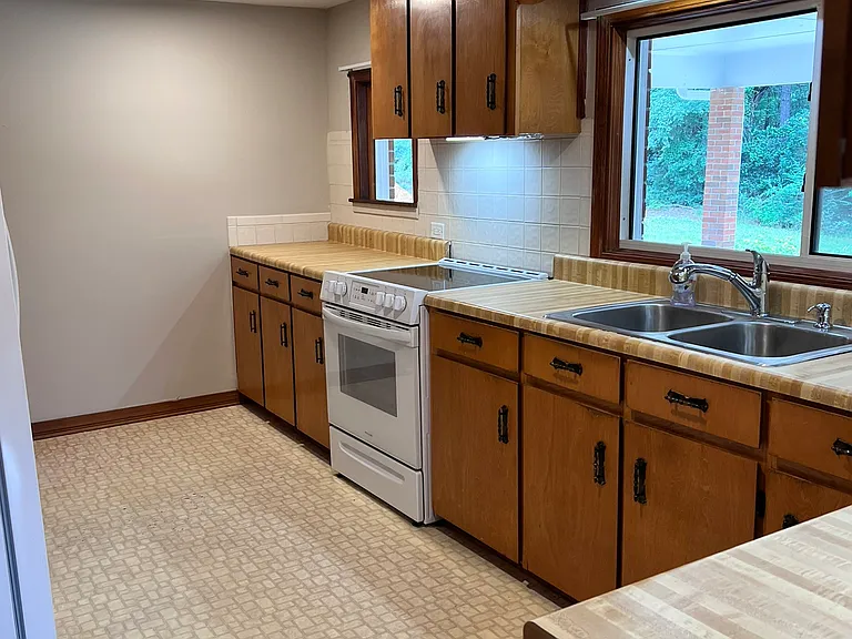 5246 Old River Rd — Photo 10