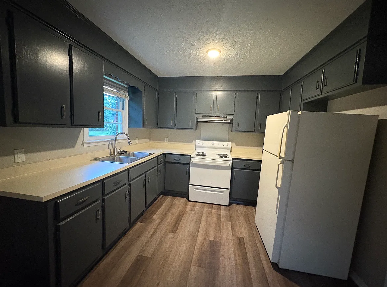 3 bed, 1120 sqft, $1,550 — Photo 2
