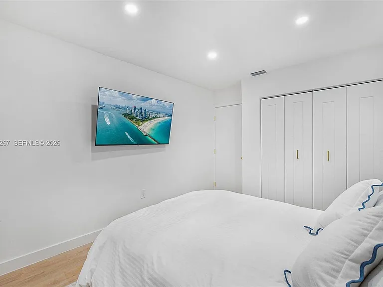 12325 NE 11th Pl — Photo 18