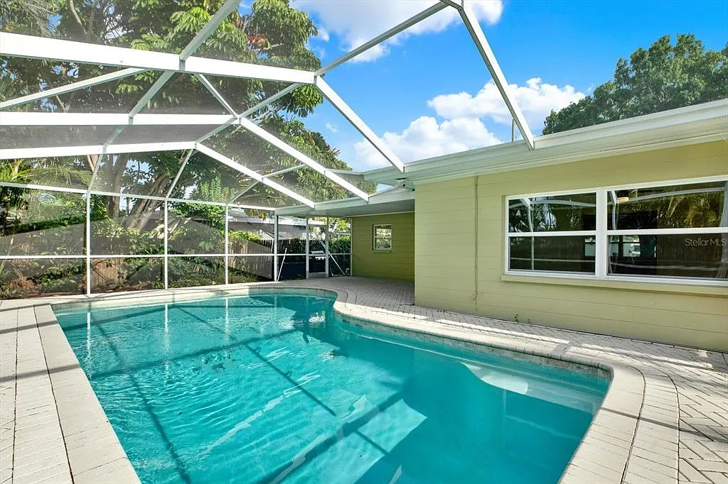 3 bed, 2.0 bath, 1506 sqft, $3,200 — Photo 3