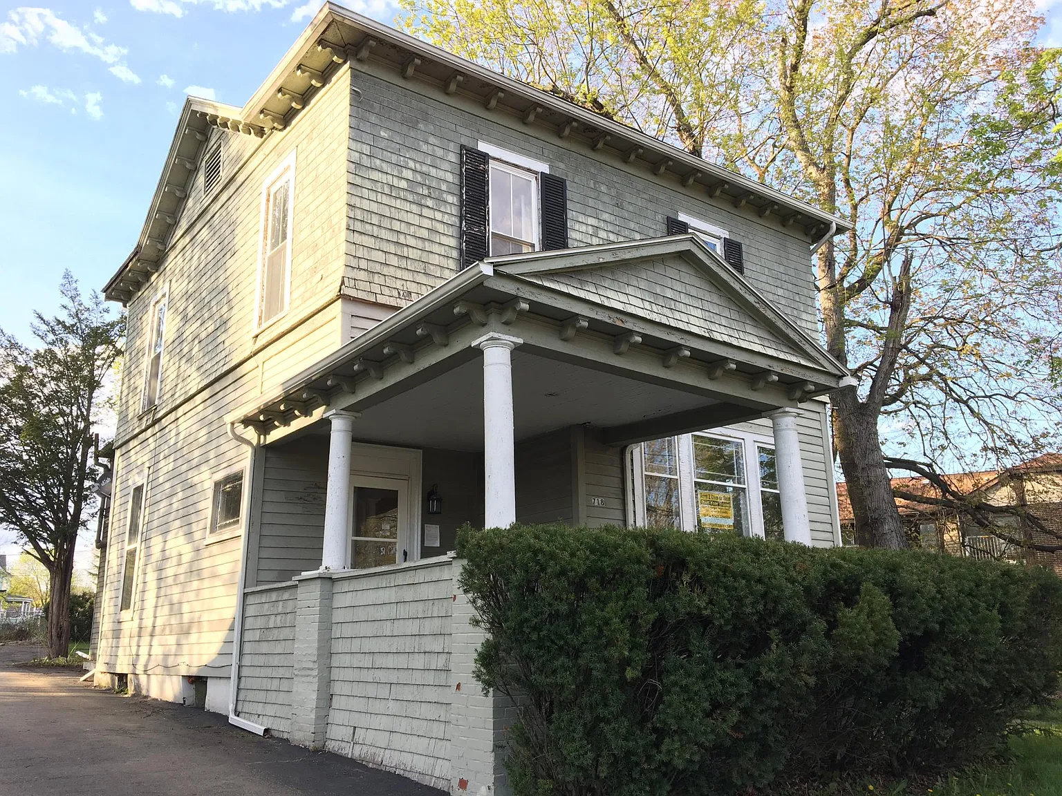 718 W Church St photo 1