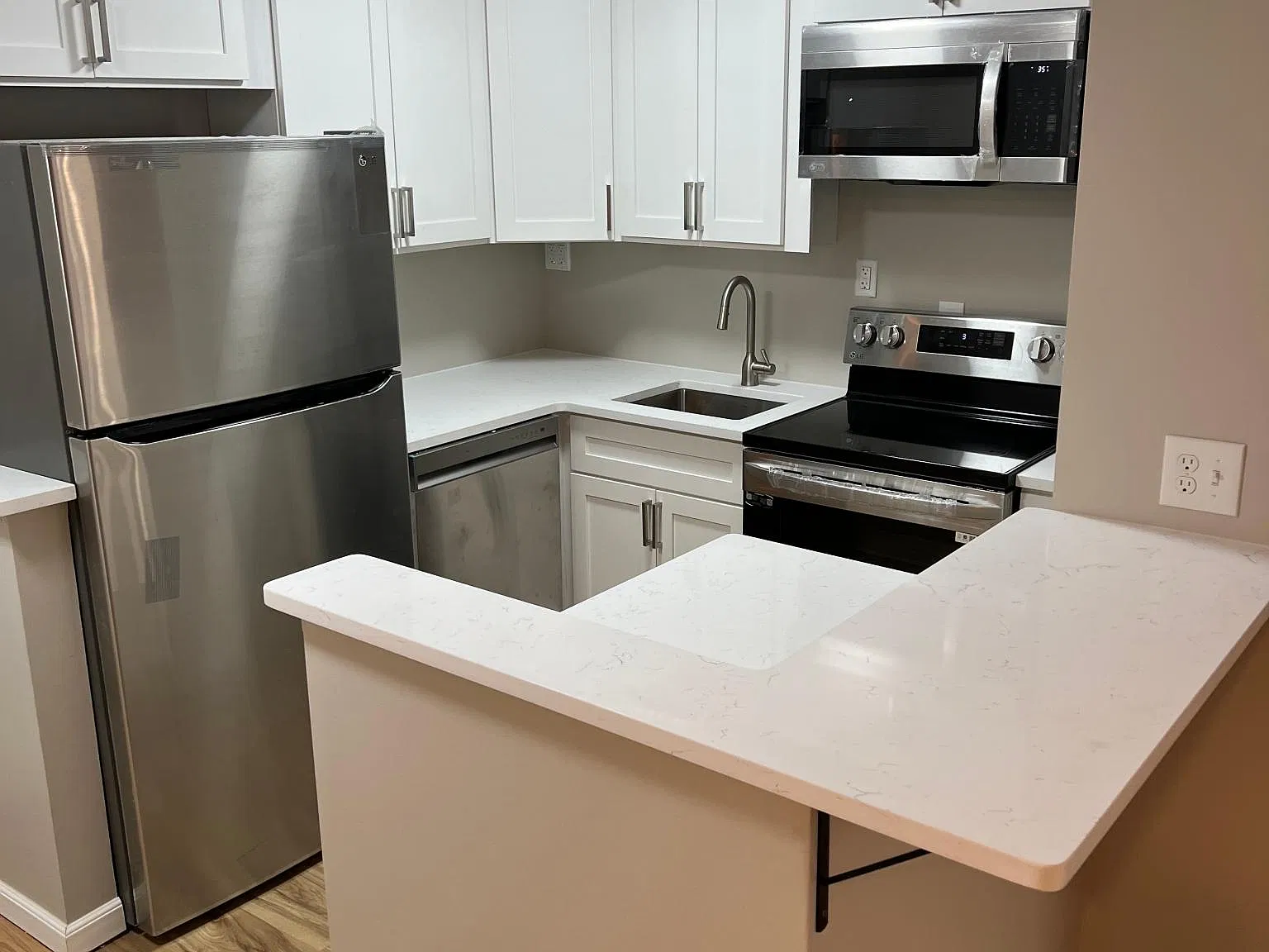 1 bed, 600 sqft, $1,600 — Photo 2