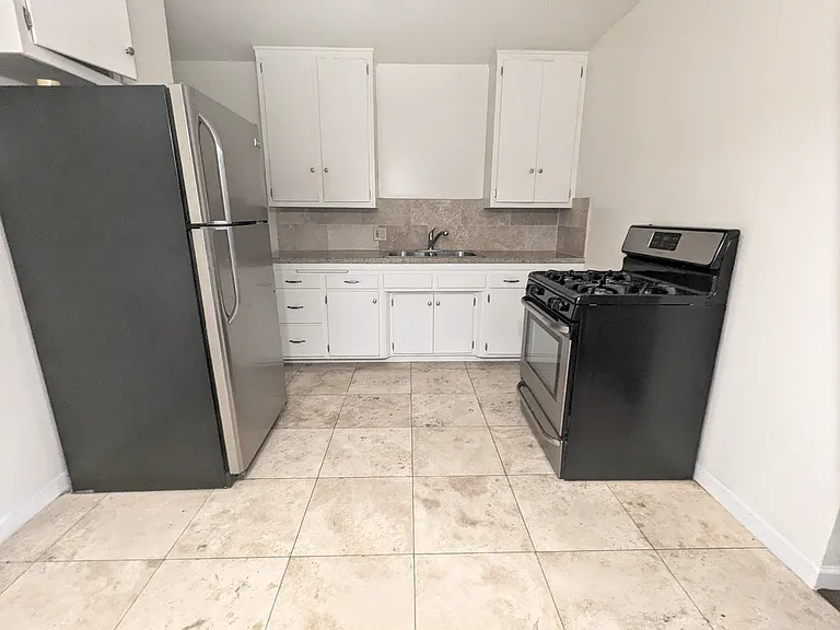 1437 S Cochran Ave #3 — Photo 2