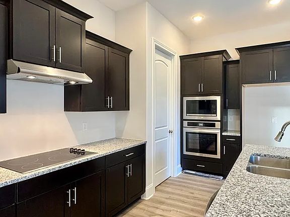 2nd image of 152 Blackberry Ln