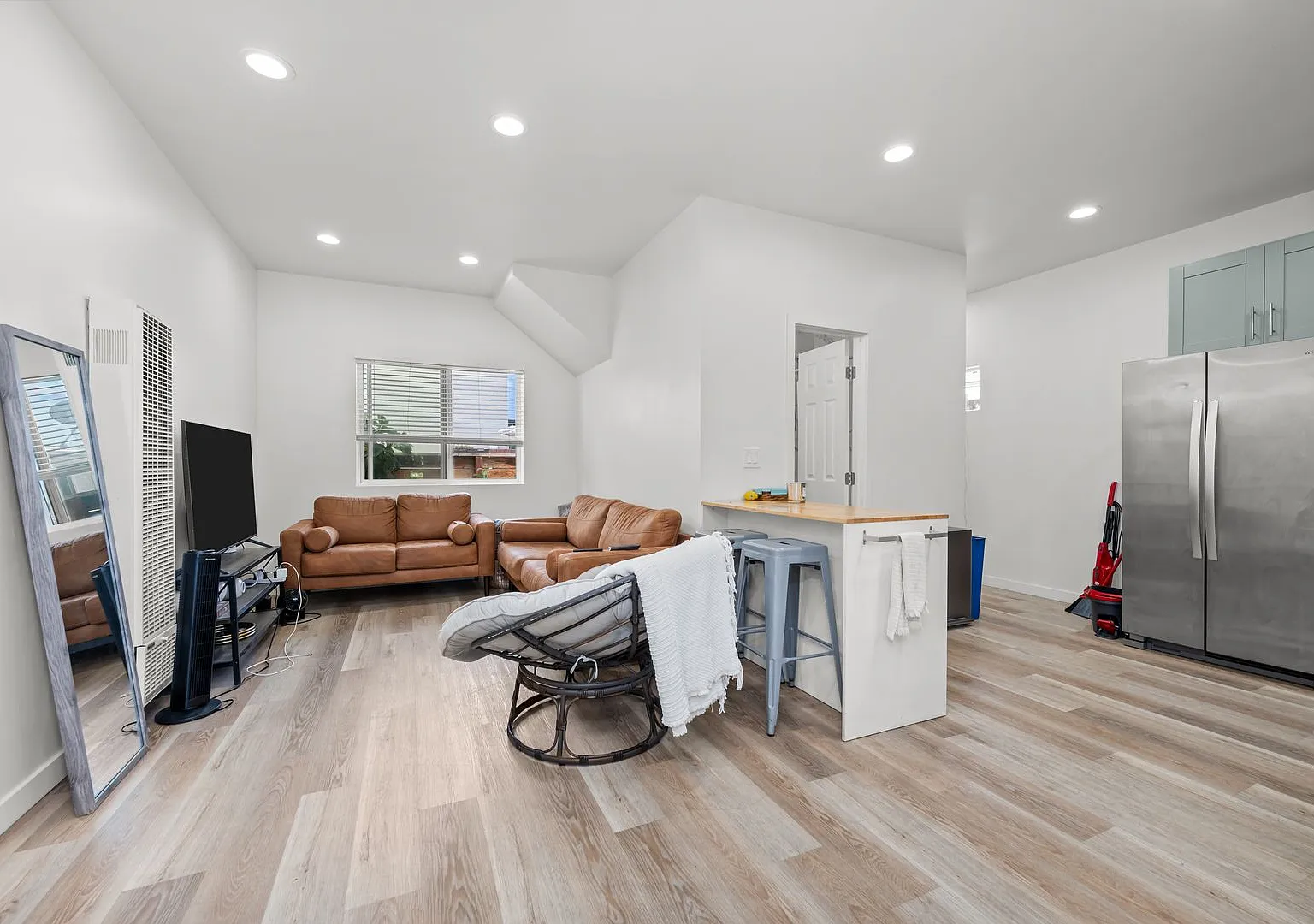 5233 East Falls View Drive — Photo 2