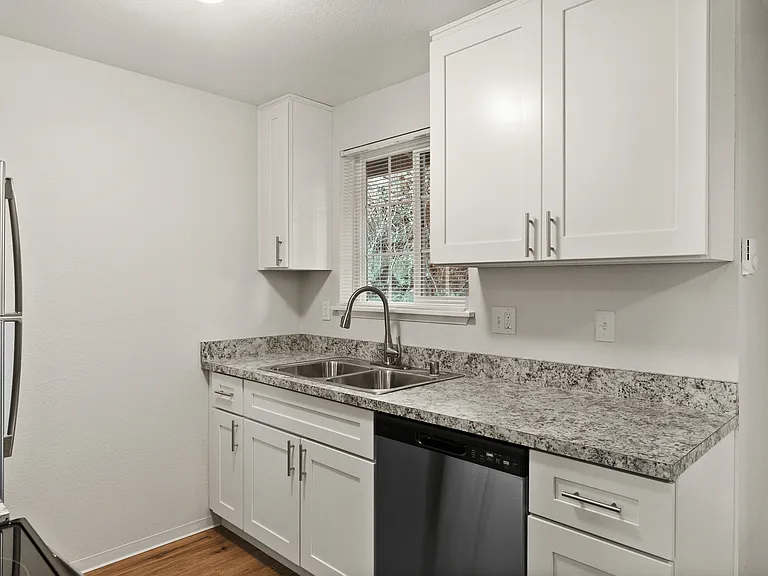 Experience culinary delight in this modern kitchen adorned with high-end finishes. Experience culinary delight in this modern kitchen adorned with high-end finishes.