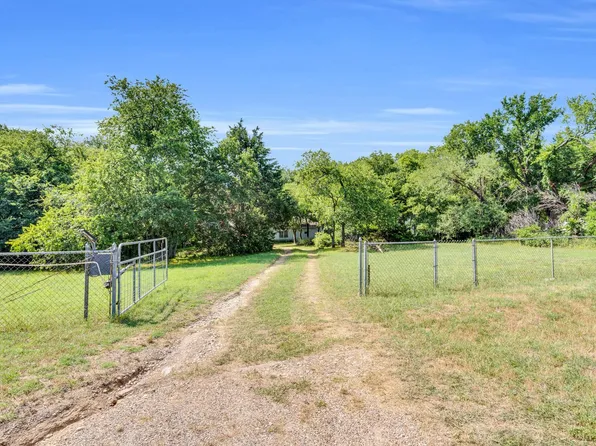 933 El Camino Rd, Waxahachie, TX 75167