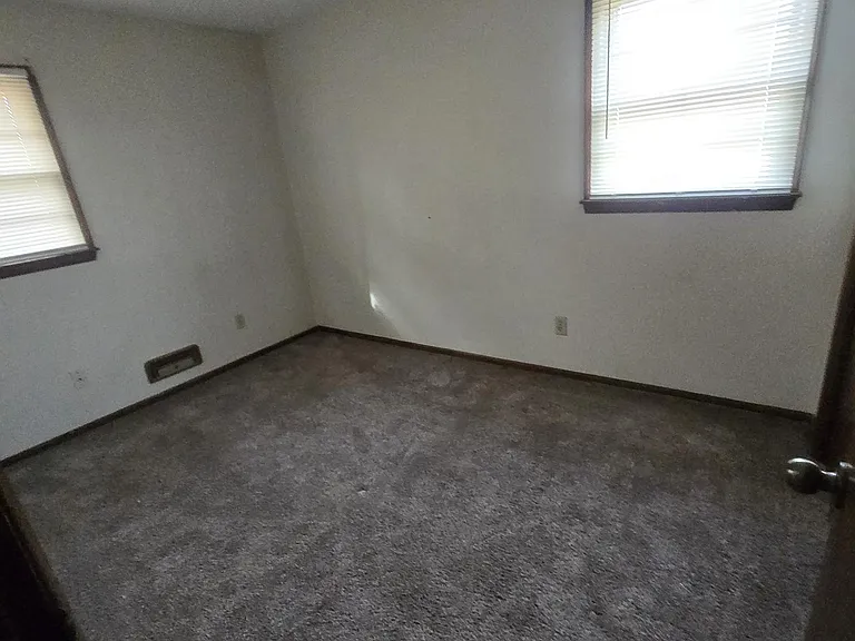 6113 Beard Ave N — Photo 6