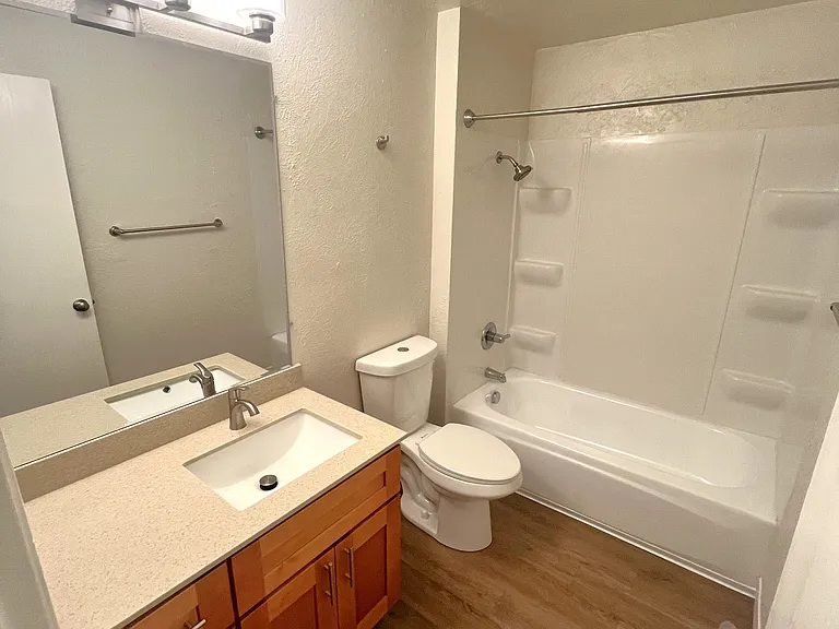 Laurel Park Apartments — Photo 7