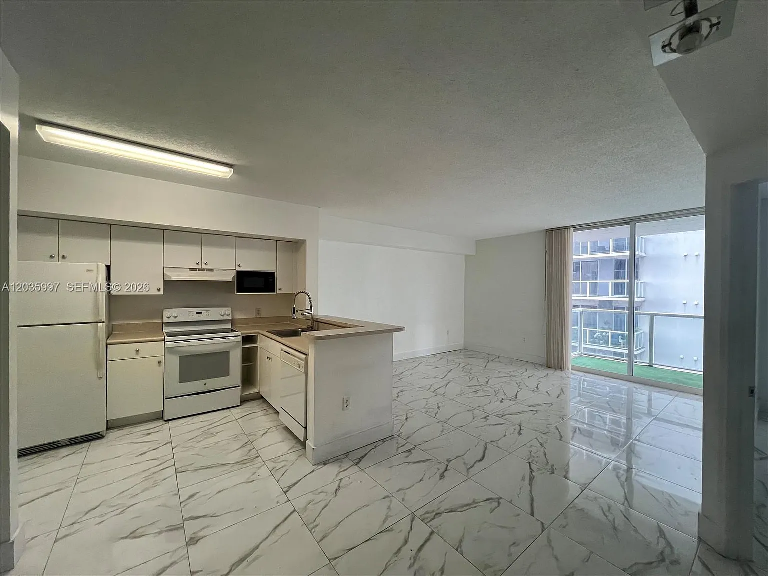 Blue Lagoon Condo — Photo 3