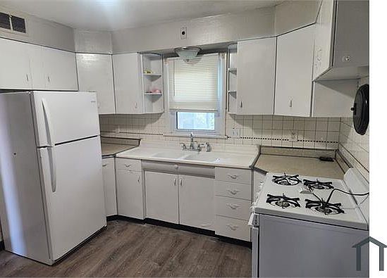 4th image of 9128 Darnell Pl