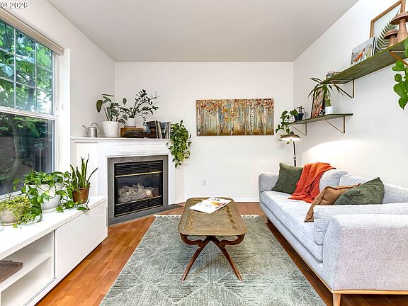 4th image of 2650 NE 6th Pl