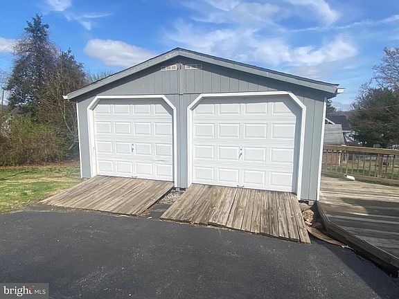3rd image of 3725 Bungalow Glade