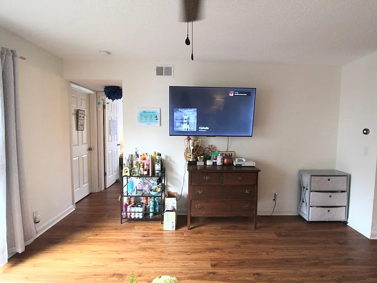 1380 Hunters Rd #I — Photo 8
