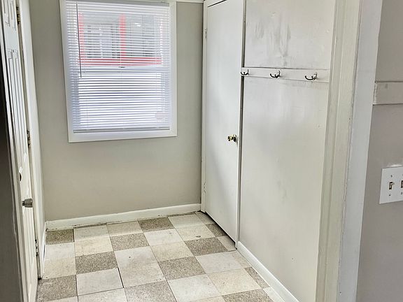 2nd image of 33 Harvard St #1