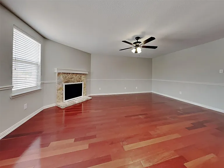 527 Laurel Ln — Photo 6