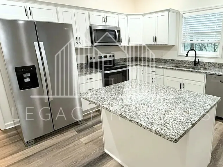 307 W Blair Ave — Photo 2
