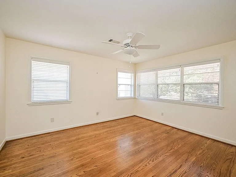 2821 Eastgrove Ln — Photo 16