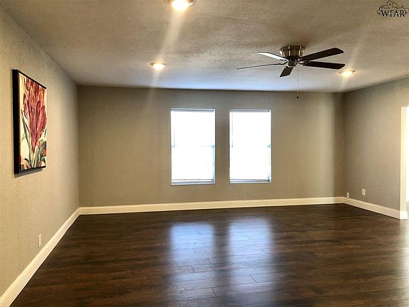 5th image of 1019 W Cornelia Ave