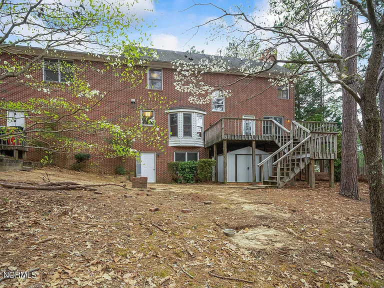300 Clearfield Ln — Photo 4