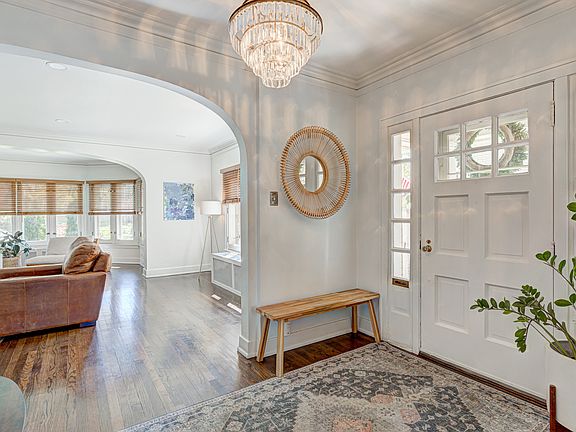 3rd image of 843 N Oak Park Ave