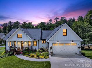 35 Meadow Haven Ct, Mills River, NC 28759