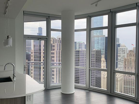 4th image of 256 E Illinois St #413
