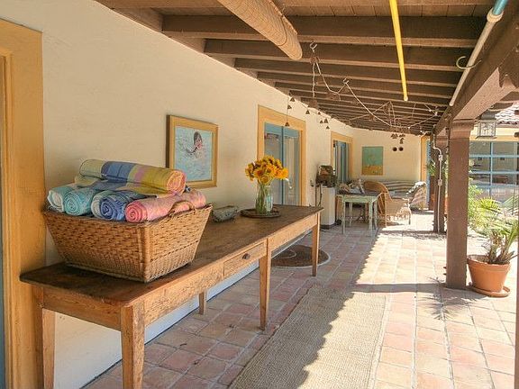 5th image of 244 Vereda Galeria