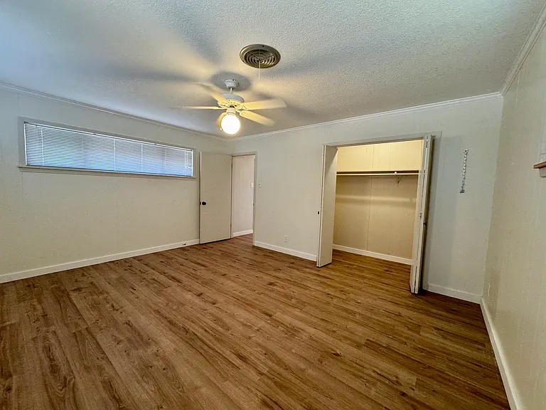 910 S Harrison St — Photo 6