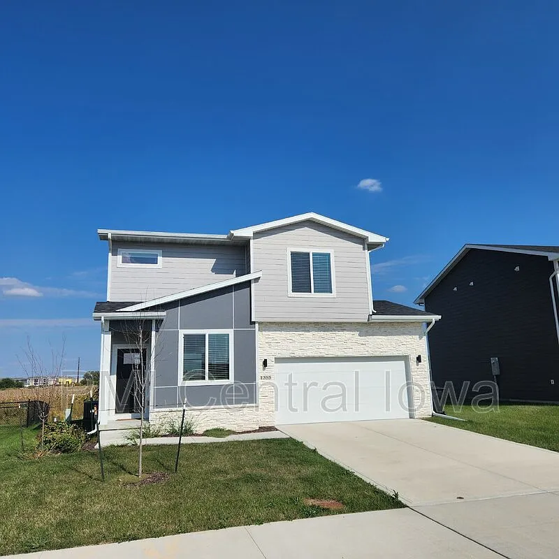 3 bed, 2.5 bath, 1551 sqft, $2,120 — Photo 1