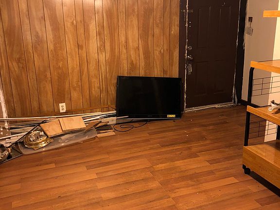 3rd image of 213 S Harrison St