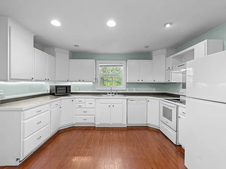 225 Oliver Hwy — Photo 12