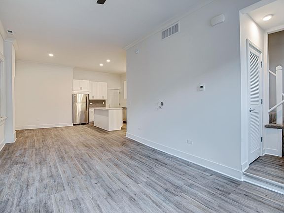 3rd image of 1244 N Bosworth Ave #2A