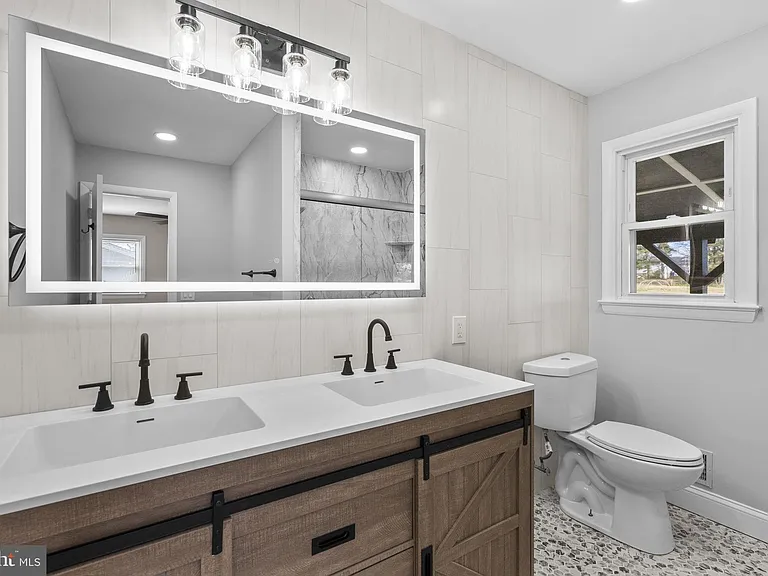 3887 Shadywood Dr — Photo 32