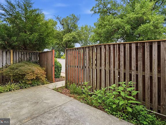3rd image of 10358 Faulkner Ridge Cir Unit 2-1