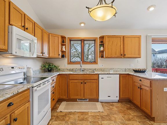 3rd image of 5495 Quarry Hill Dr