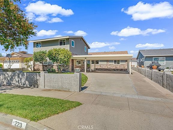 3rd image of 223 S Camellia St
