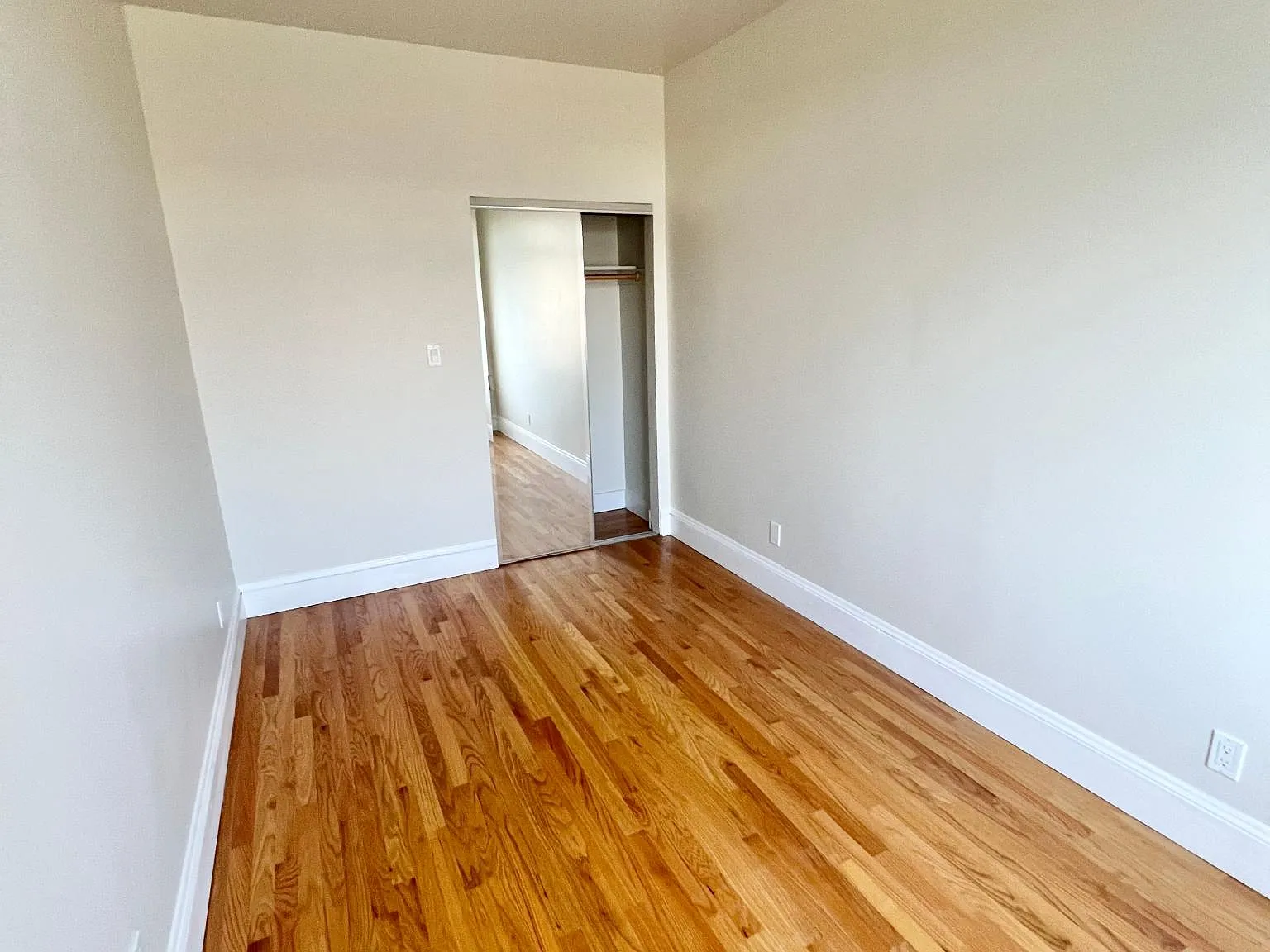 3 bed, 1000 sqft, $9,600 — Photo 4