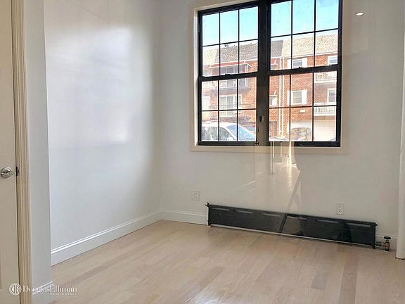 4th image of 2362 38th St APT 1L