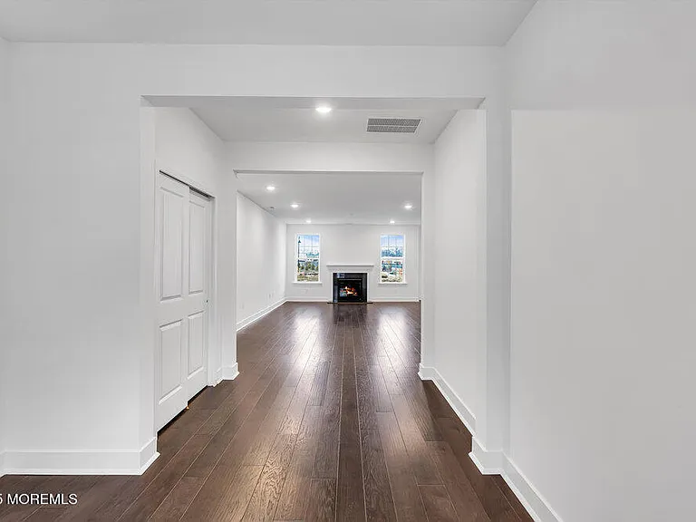 122 Woolley Ct — Photo 4