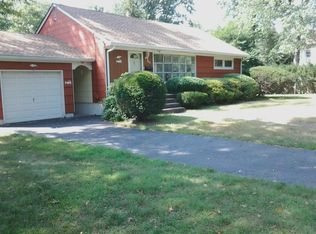 692 Roosevelt Blvd, Paramus, NJ 07652