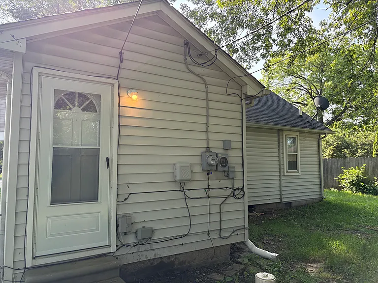 5852 Beech Daly Rd — Photo 9