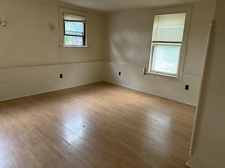 33 Lake St — Photo 1