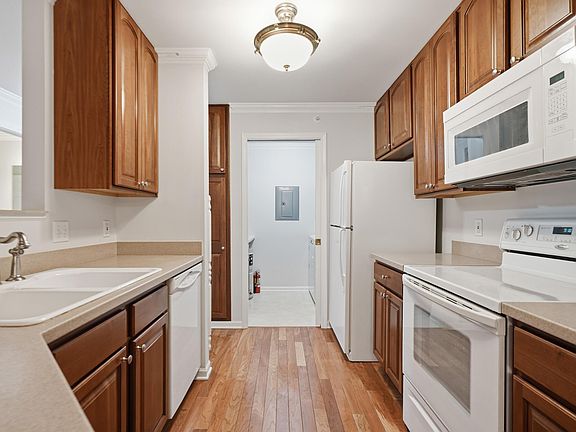 5th image of 1640 White Oak Cir Unit 2-B