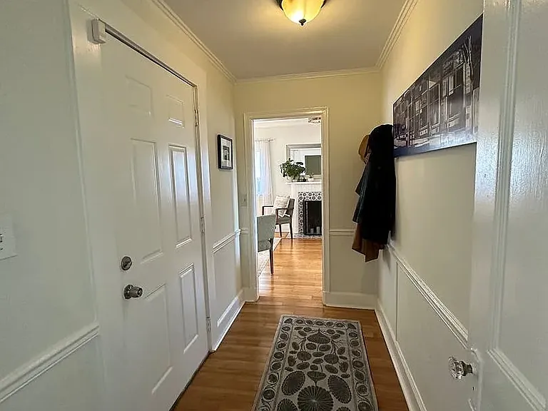 entryway from front bedroom