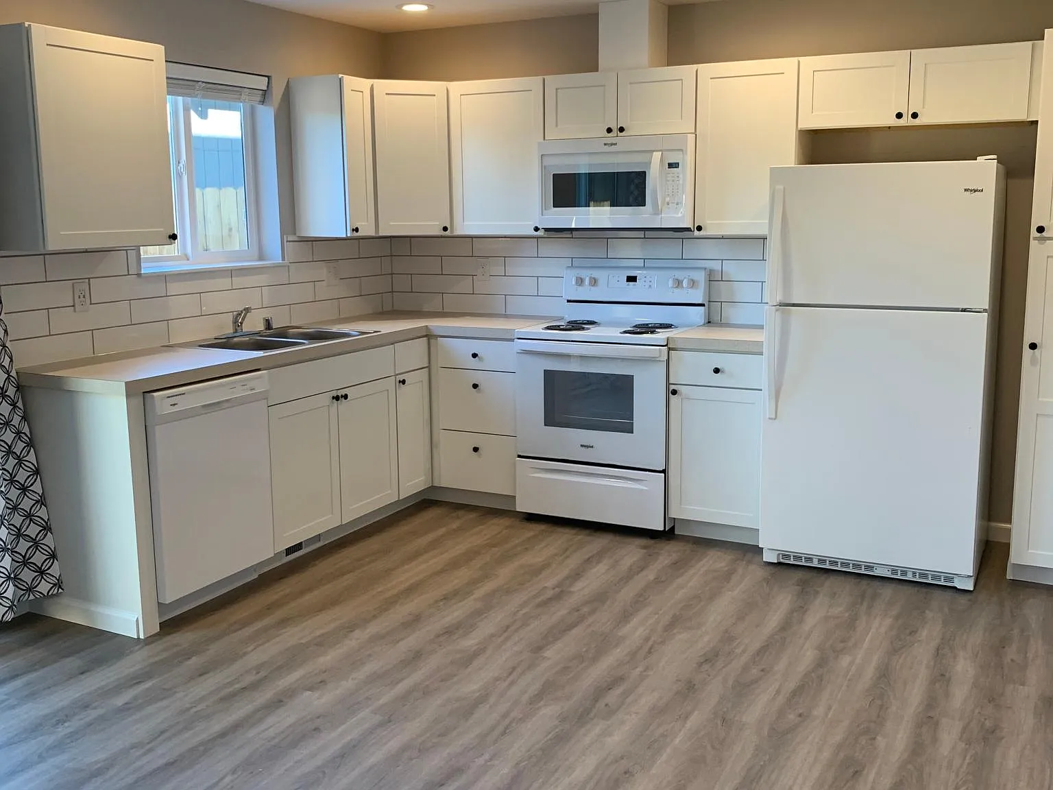 3 bed, 2.5 bath, 1450 sqft, $1,800 — Photo 3