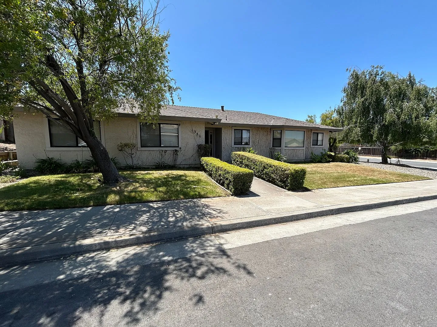 1351 Diablo Dr photo 1