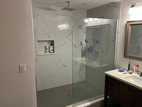 3rd image of 109 E Dover St